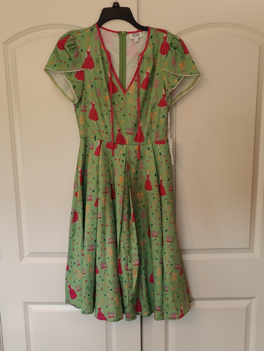 Unique Vintage Plus Size Whimsical Sewing Dahlia Swing Dress NWT